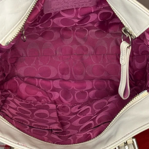 Elegant Cream Tote Bag - Picture 9 of 10